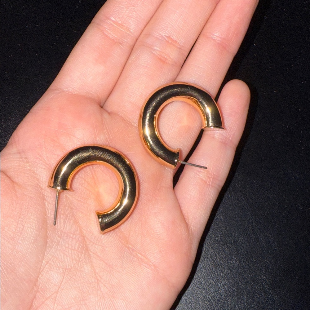 Elegant Gold Hoop Earrings
